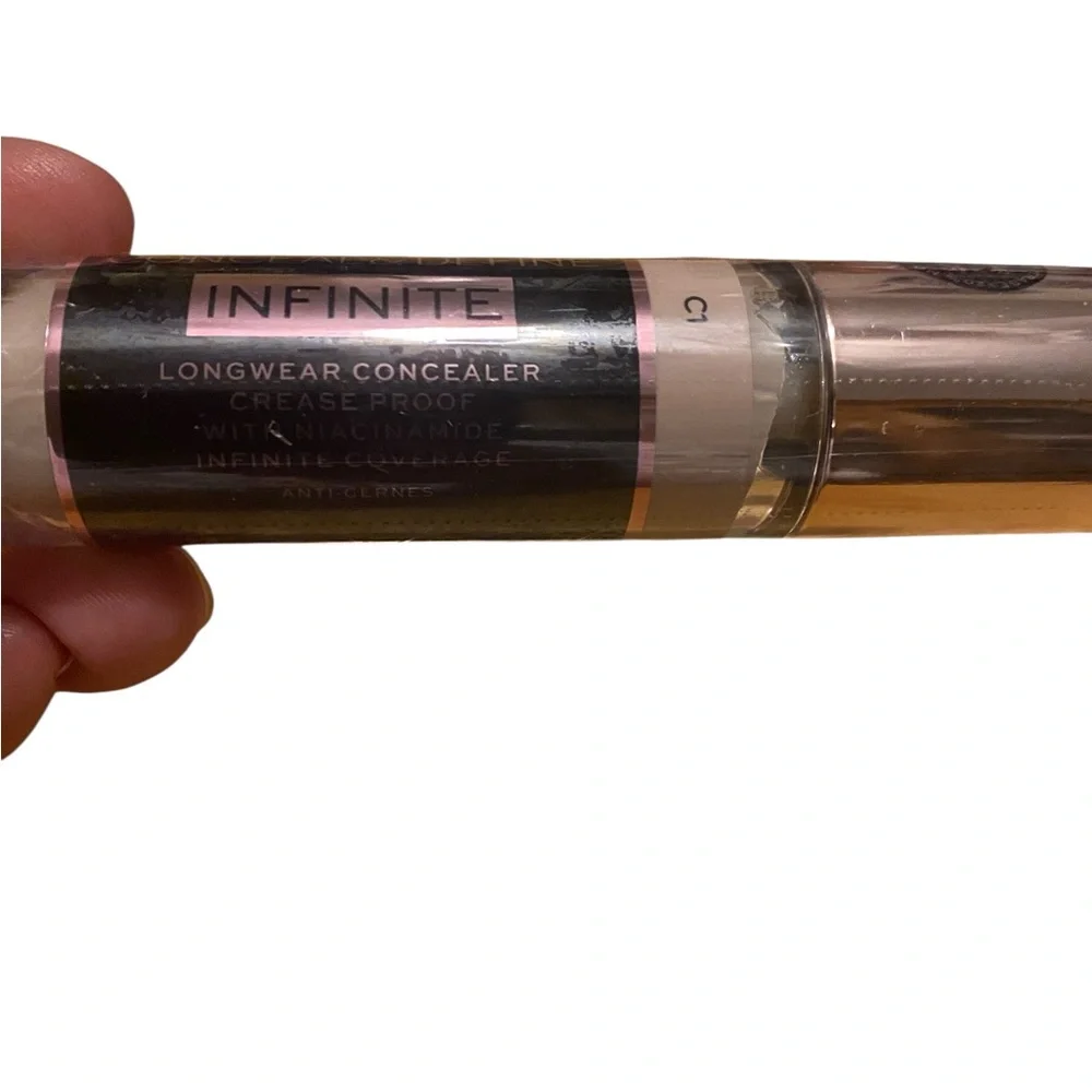 Makeup Revolution Conceal & Define Infinite Concealer - C1